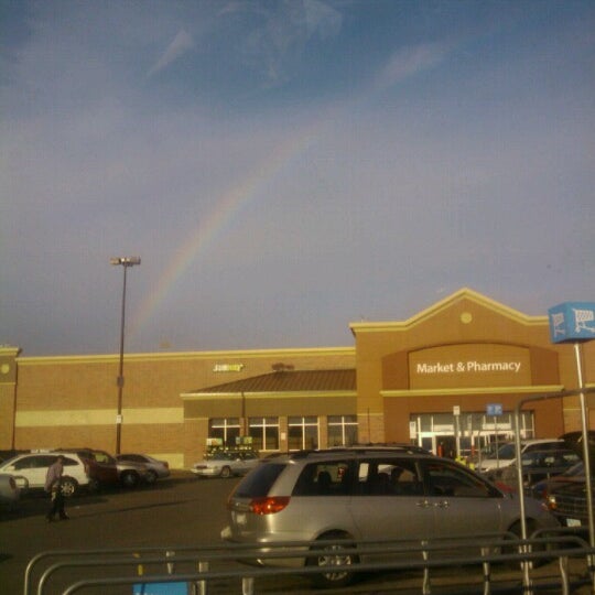 Walmart Supercenter (Artık Kapalı) 1143 Smiley Ave'da fotoğraflar