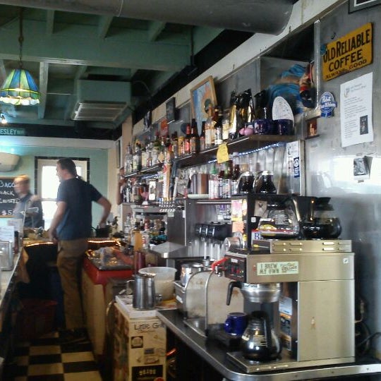 5/6/2012 tarihinde Chris M.ziyaretçi tarafından Blue Moon Diner'de çekilen fotoğraf