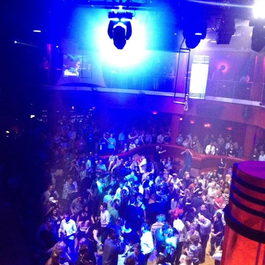 Foto scattata a Lava Nightclub at Turning Stone Resort Casino da Innkeeper B. il 5/16/2012