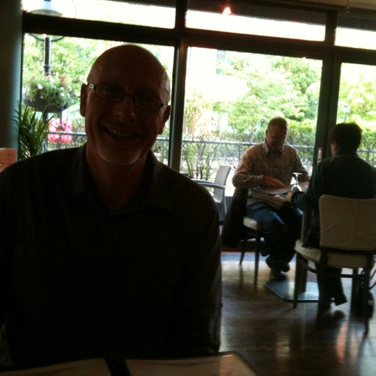 รูปภาพถ่ายที่ Harbour Master Bar &amp; Restaurant โดย ᴡ M. เมื่อ 6/6/2012