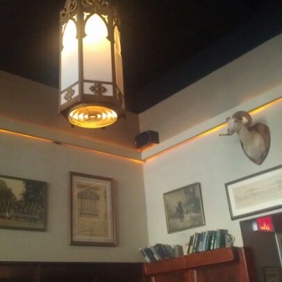 รูปภาพถ่ายที่ Maxwell&#39;s Bar &amp; Restaurant โดย Corinne F. เมื่อ 7/11/2012