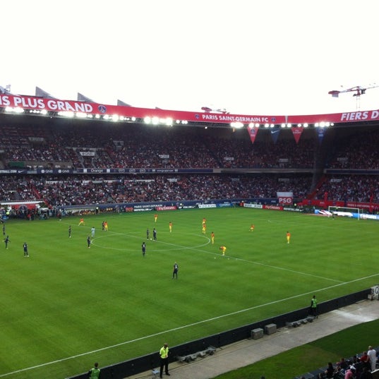 次での写真 Parc Des Princes Auteuilのサッカースタジアム 次での写真 Parc Des Princes Auteuilのサッカースタジアム