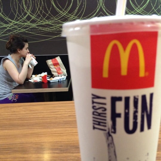 Снимок сделан в McDonald&#39;s пользователем Jon B. 8/19/2012
