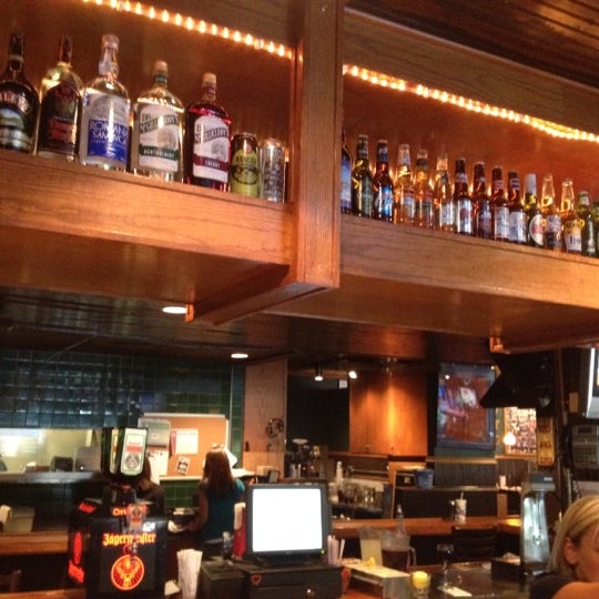 7/10/2012にMichaelがVillage Tavern &amp; Grillで撮った写真