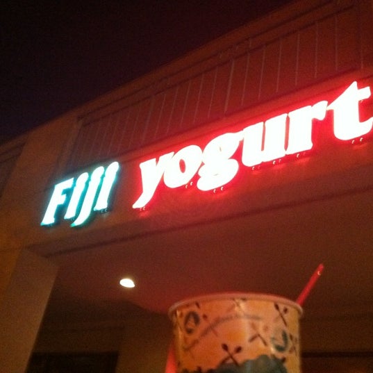 รูปภาพถ่ายที่ Fiji Yogurt โดย Timothy B. เมื่อ 8/5/2012