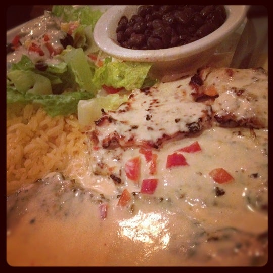 Foto scattata a Tapatio Mexican Restaurant da Diana N. il 5/30/2012