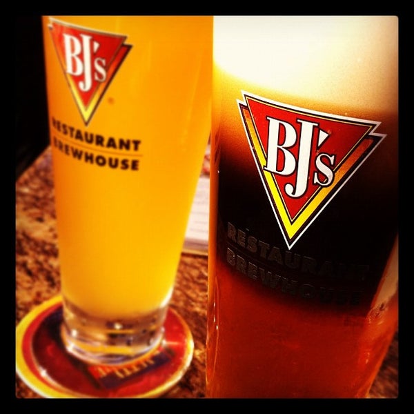 Photo taken at BJ&#39;s Restaurant &amp; Brewhouse by Mike M. on 3/30/2012