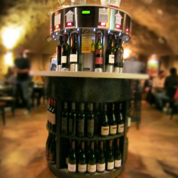 5/13/2012에 Garret S.님이 Ventura Wine Company &amp; The Cave에서 찍은 사진