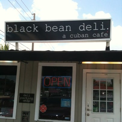 Photo prise au Black Bean Deli Winter Park par Naomi C. le7/27/2012