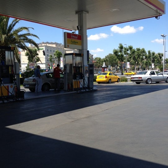Photo taken at Shell by Edib G. on 7/1/2012