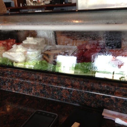 6/1/2012 tarihinde Joseph E.ziyaretçi tarafından Sakura Sushi &amp; Bar'de çekilen fotoğraf
