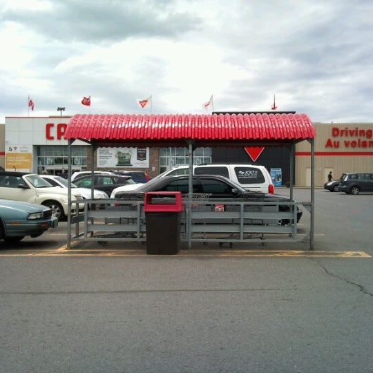 Canadian Tire (Now Closed) Hardware Store in Overbrook WestMcArthur