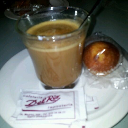 Cafetería Del Río Coffee Shop in Zaragoza