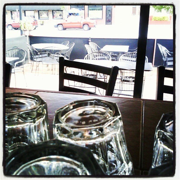 5/4/2012 tarihinde Shua D.ziyaretçi tarafından Mantel Wine Bar and Bistro'de çekilen fotoğraf