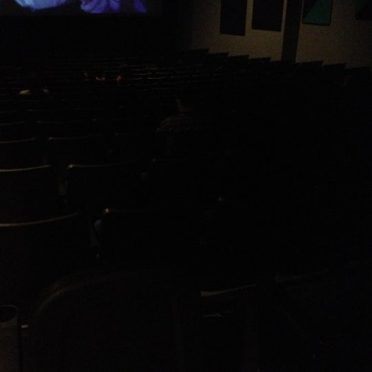 Foto tirada no(a) First and 62nd Clearview Cinemas por Liz R. em 6/3/2012
