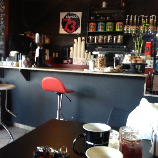 6/25/2012 tarihinde Vero A.ziyaretçi tarafından Espresso 73 Café'de çekilen fotoğraf