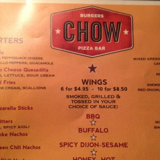 Foto diambil di Chow Pizza Bar oleh Mark H. pada 2/28/2012