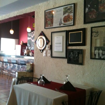 Foto diambil di Peter&#39;s Restaurante oleh Giorgio A. pada 8/9/2012