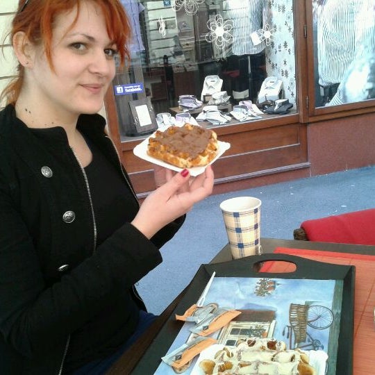 รูปภาพถ่ายที่ La Maison des Waffles โดย Nikola P. เมื่อ 3/22/2012