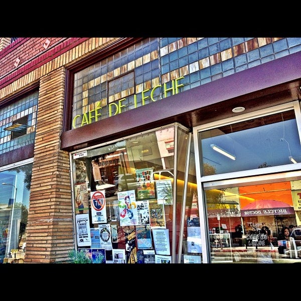Foto tirada no(a) Cafe de Leche por Kevin R. em 9/8/2012