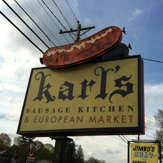 Foto tomada en Karl&#39;s Sausage Kitchen  por Janice R. el 4/21/2012