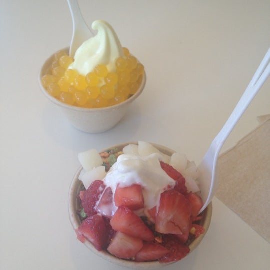 7/25/2012 tarihinde Dani C.ziyaretçi tarafından Wooberry Frozen Yogurt'de çekilen fotoğraf