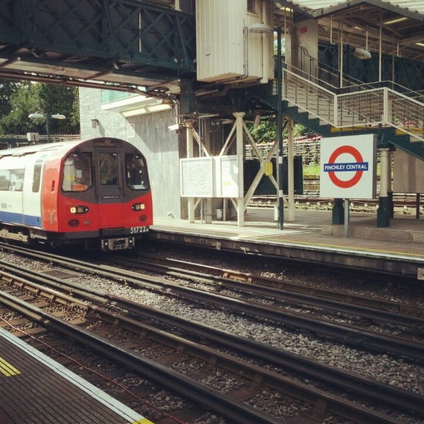 Finchley Central London Underground Station - Metro Station in London