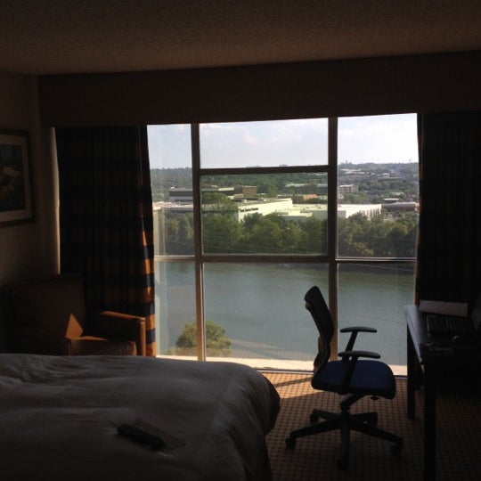 Foto diambil di Radisson Hotel &amp; Suites Austin Downtown oleh John A. pada 8/29/2012