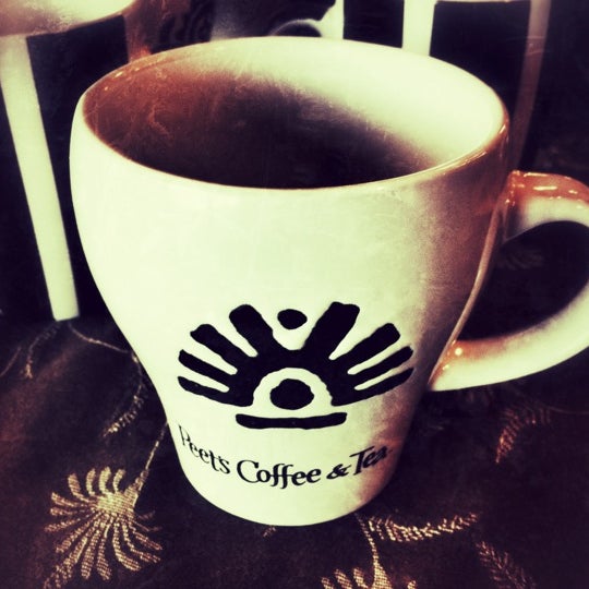 รูปภาพถ่ายที่ Peet&#39;s Coffee &amp; Tea โดย hoda007 เมื่อ 9/2/2012