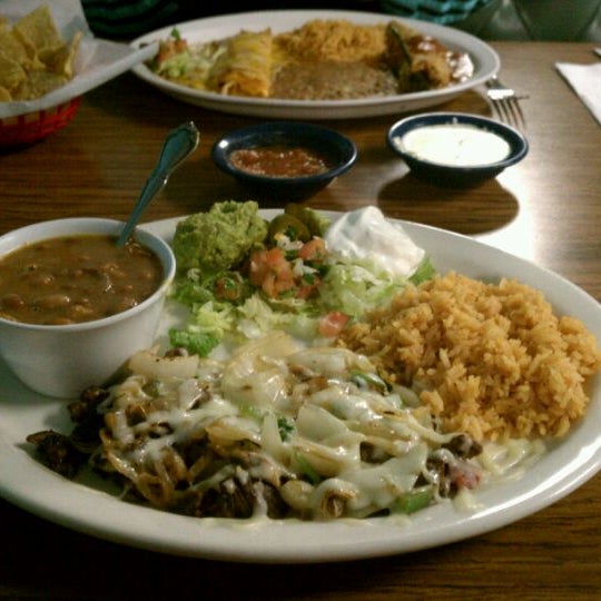 3/10/2012 tarihinde Sean H.ziyaretçi tarafından Ramos Tex-Mex Restaurant #3'de çekilen fotoğraf