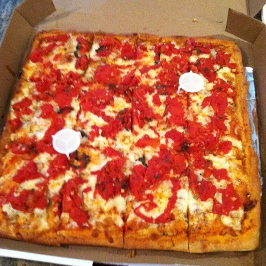 Foto diambil di Danny&#39;s Pizzeria oleh Danny G. pada 3/5/2012