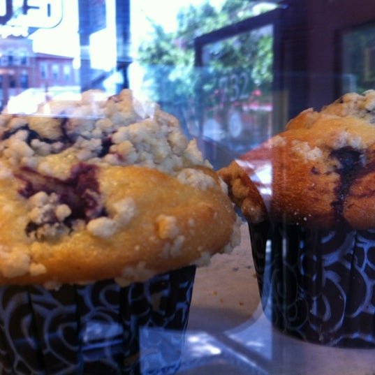 6/8/2012 tarihinde thecoffeebeanersziyaretçi tarafından Penny House Cafe'de çekilen fotoğraf