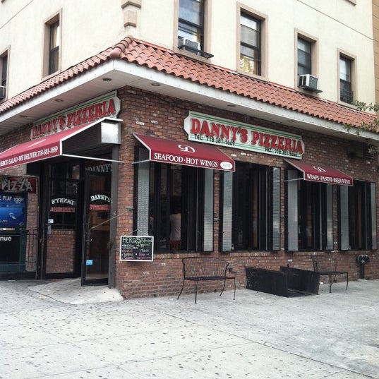 Foto tomada en Danny&#39;s Pizzeria  por Danny G. el 3/5/2012