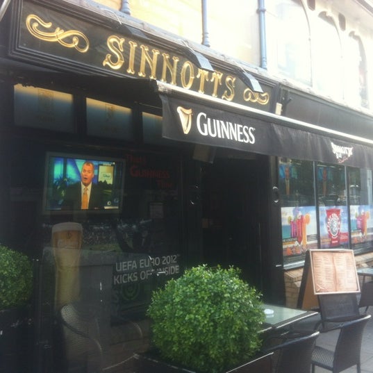 Photo taken at Sinnotts Bar by Joris v. on 9/11/2012