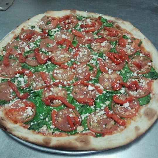 6/6/2012にNate C.がSlices Pizzaで撮った写真