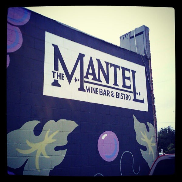 4/13/2012 tarihinde Shua D.ziyaretçi tarafından Mantel Wine Bar and Bistro'de çekilen fotoğraf