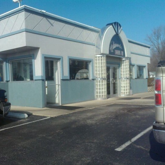 Photo taken at Edwards Drive-In Restaurant by Steve S. on 2/2/2012
