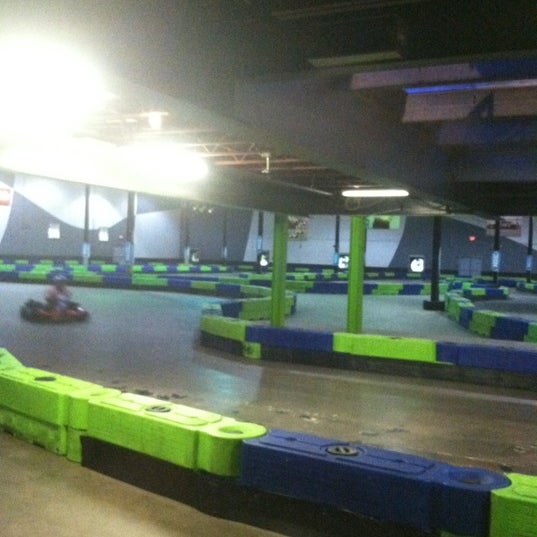 4/3/2012 tarihinde Valerie P.ziyaretçi tarafından Andretti Indoor Karting &amp; Games Roswell'de çekilen fotoğraf