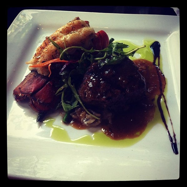 Photo prise au Stroubes Seafood and Steaks par BREI D. le5/26/2012