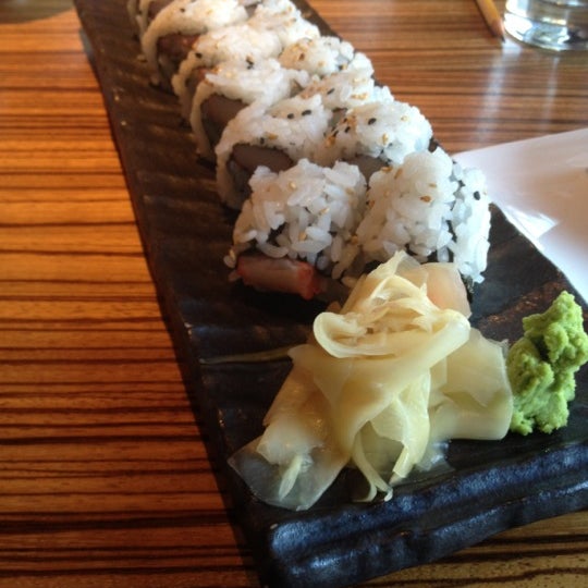 Foto tirada no(a) Stingray Sushi por Nay em 3/21/2012