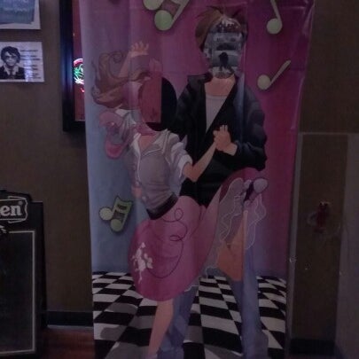 8/12/2012 tarihinde Lalo R.ziyaretçi tarafından The Common Interest Karaoke Bar &amp; Grill'de çekilen fotoğraf