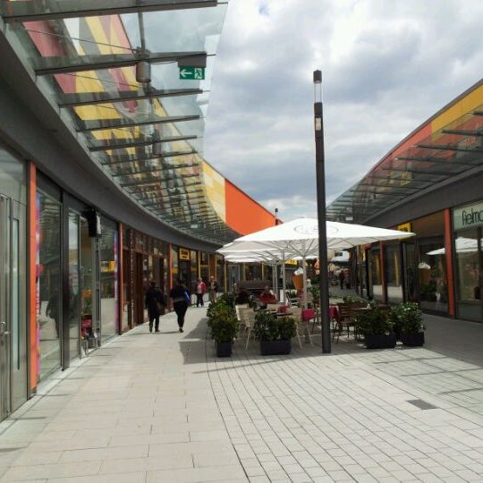 Photo taken at Main-Taunus-Zentrum by Eugen W. on 6/5/2012