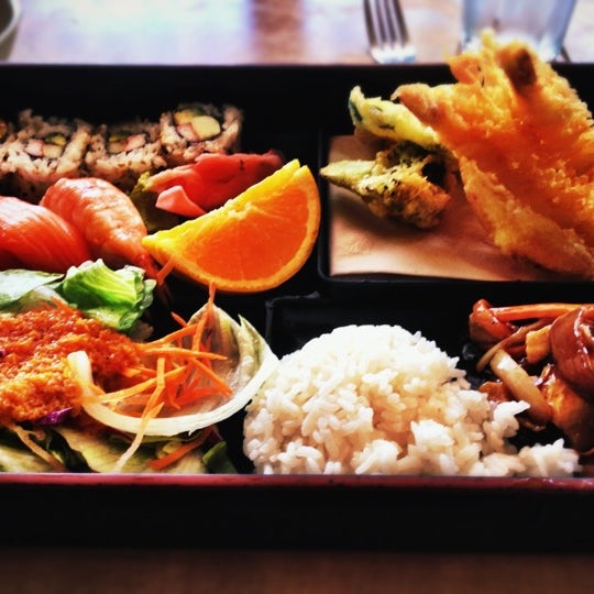 Снимок сделан в Tokyo Sushi Restaurant пользователем Wayland K. 7/13/2012