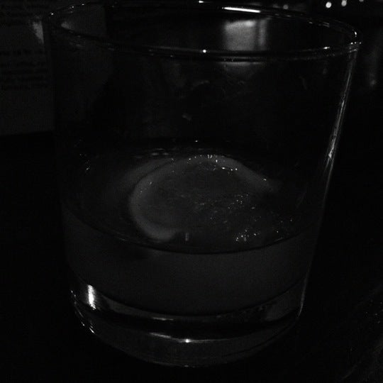 Foto scattata a Rum Bar at The Breadfruit da Ross il 8/17/2012