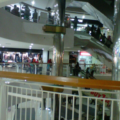 Das Foto wurde bei Plaza Kalibata (Kalibata Mall) von 💋✌dean✌💋 am 8/16/2012 aufgenommen