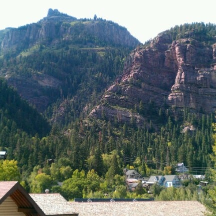 peaks lodge springs twin western