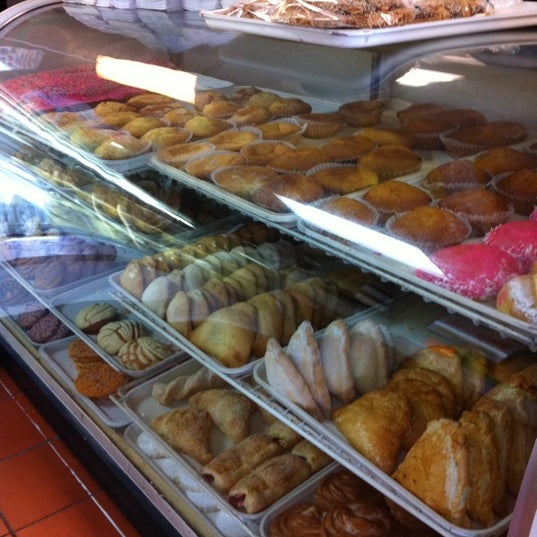 3/16/2012 tarihinde Zozoziyaretçi tarafından La Esperanza Restaurant and Bakery'de çekilen fotoğraf