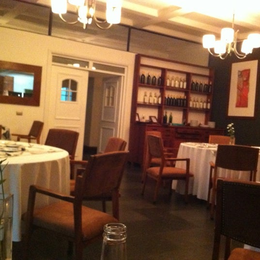 Ува спб. Ресторан uva. Uva ресторан спб. Двухуровневый ресторанчик. Ува спб.