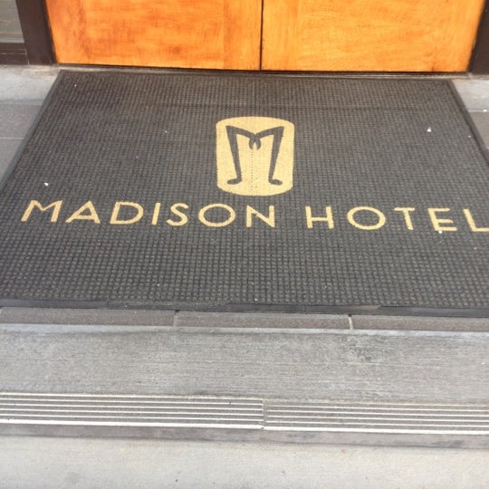 8/15/2012에 Maddie님이 Madison Hotel에서 찍은 사진