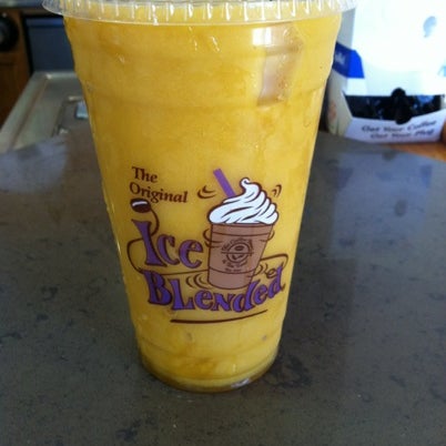 Photo taken at The Coffee Bean &amp; Tea Leaf by Katie S. on 8/8/2012